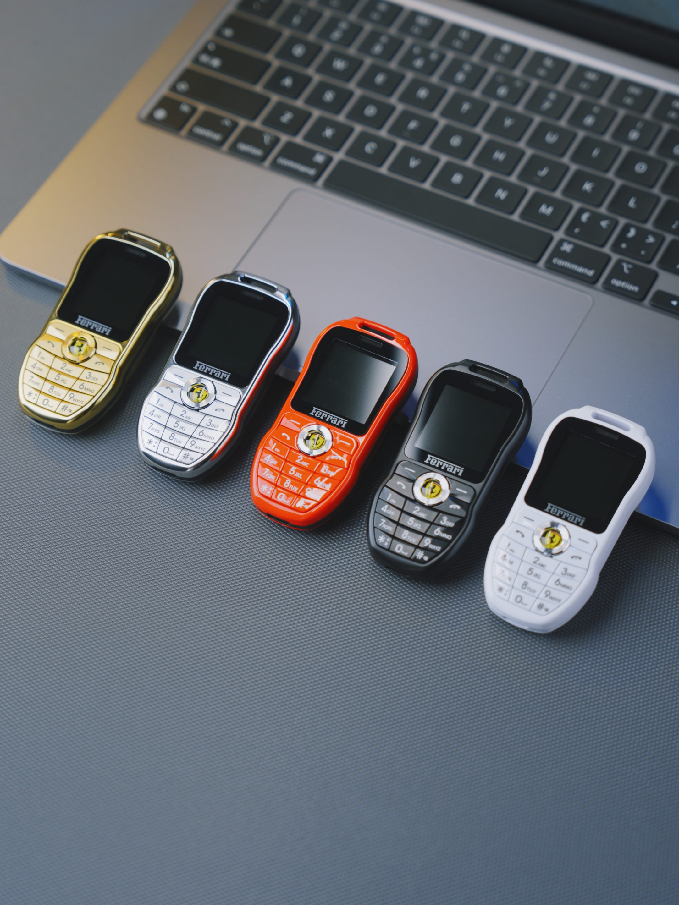 Mini téléphone portable Ferrari style clef de voiture de luxe Double Sim