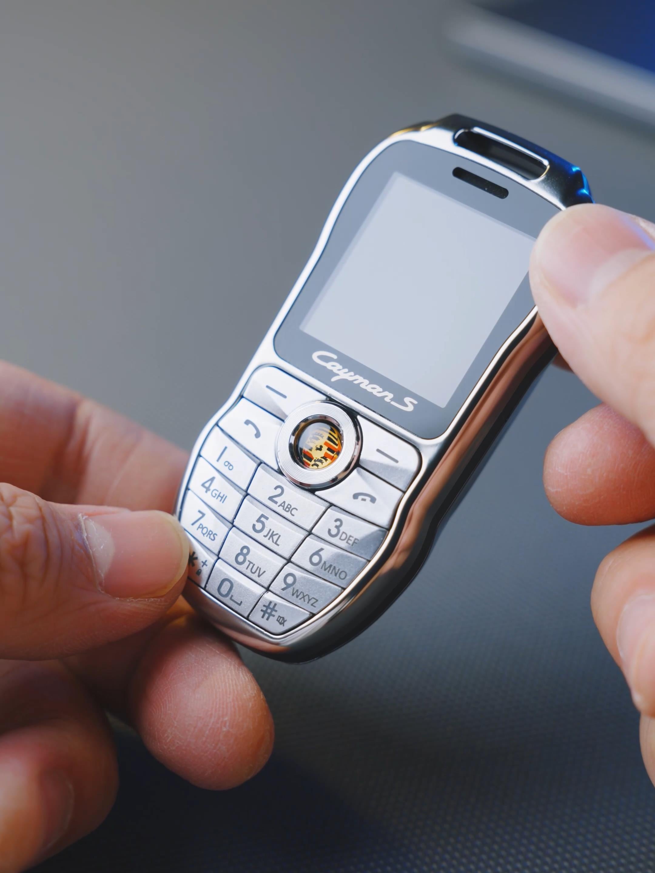 Mini téléphone Porsche Double Sim inspiré clef de voiture 2G