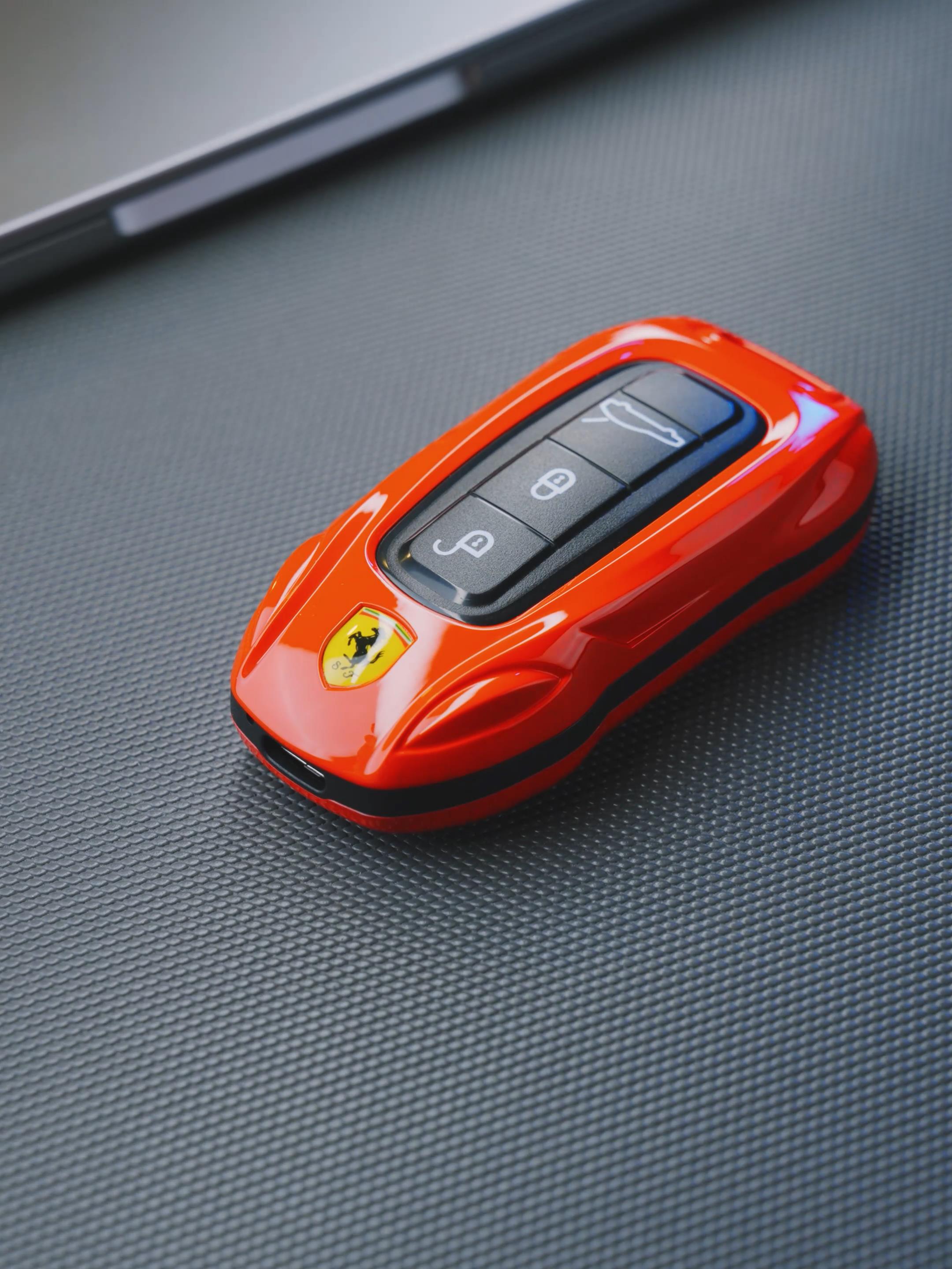 Mini téléphone portable Ferrari style clef de voiture de luxe Double Sim