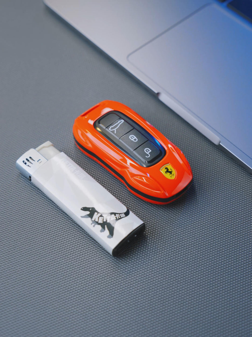 Mini téléphone portable Ferrari style clef de voiture de luxe Double Sim