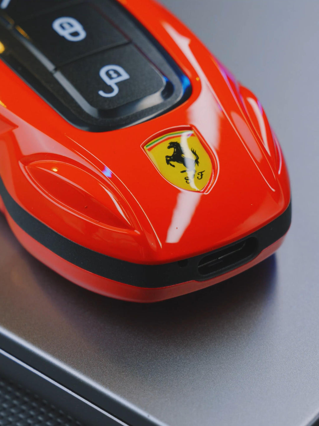 Mini téléphone portable Ferrari style clef de voiture de luxe Double Sim 2G