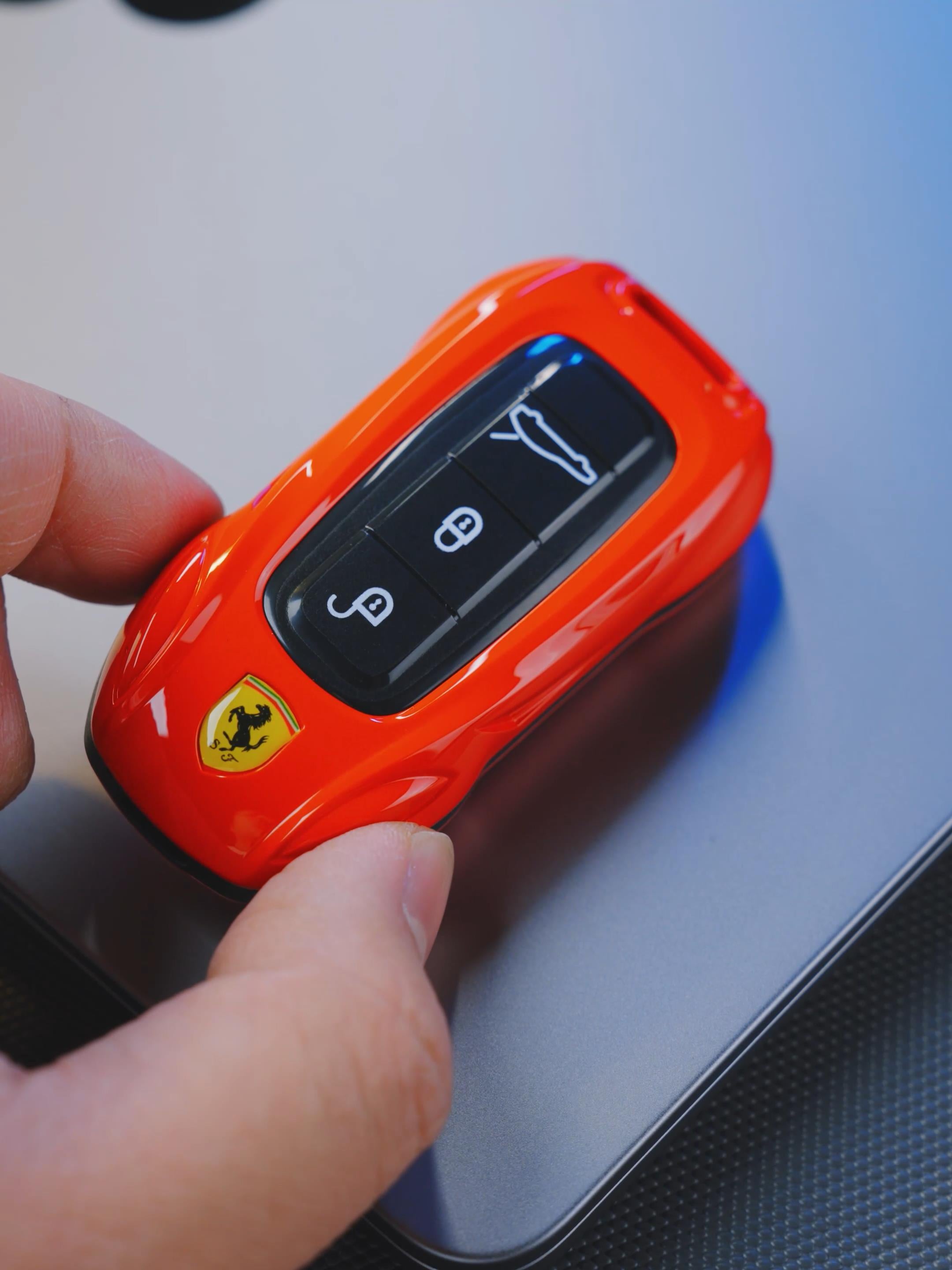 Mini téléphone portable Ferrari style clef de voiture de luxe Double Sim