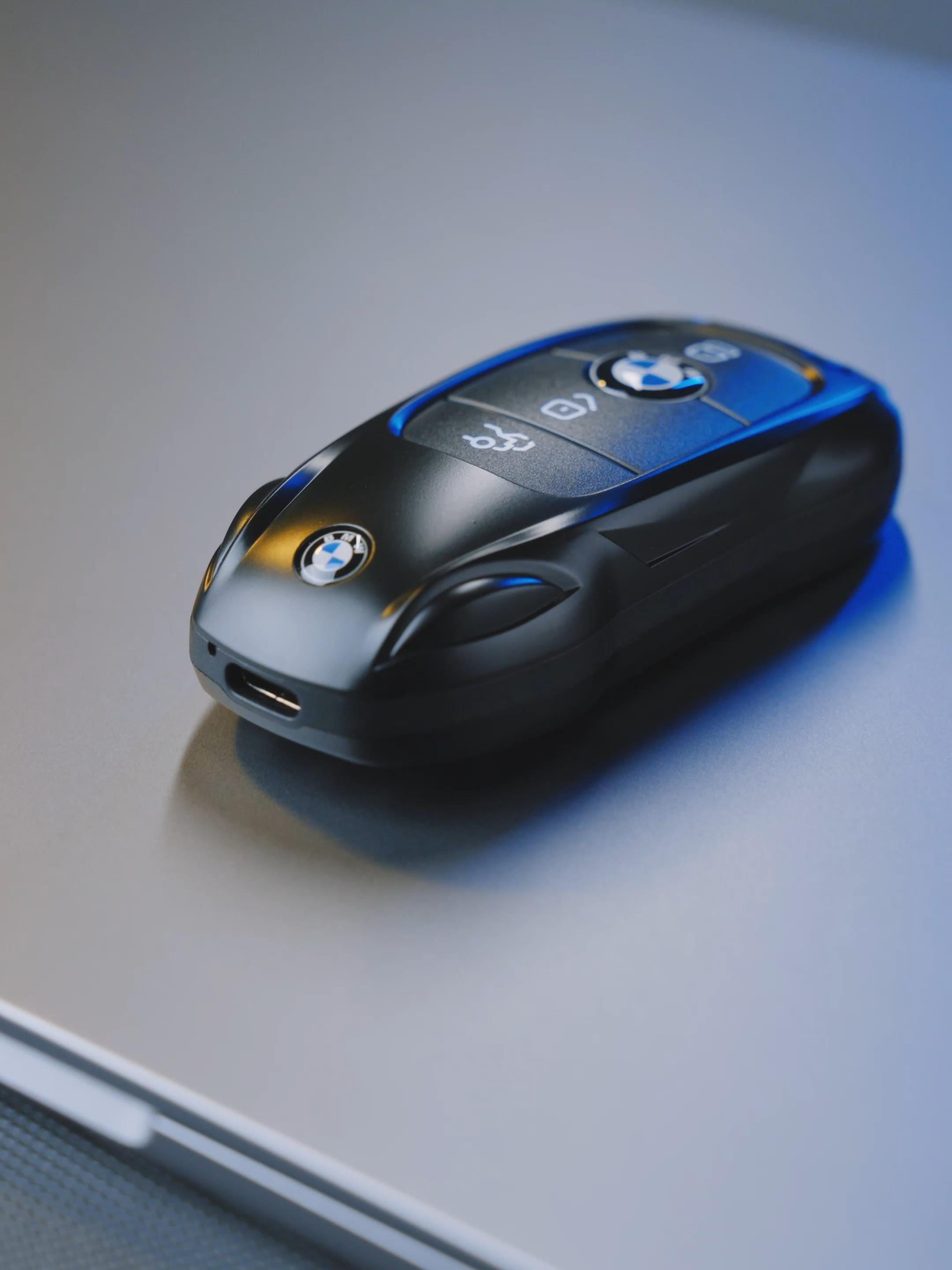 Mini téléphone portable BMW style clef de voiture Double sim 2G