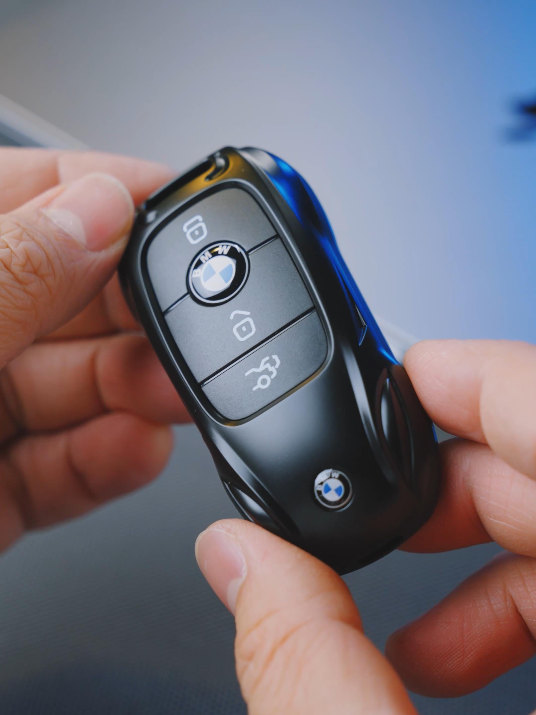 Mini téléphone portable BMW style clef de voiture Double sim 2G