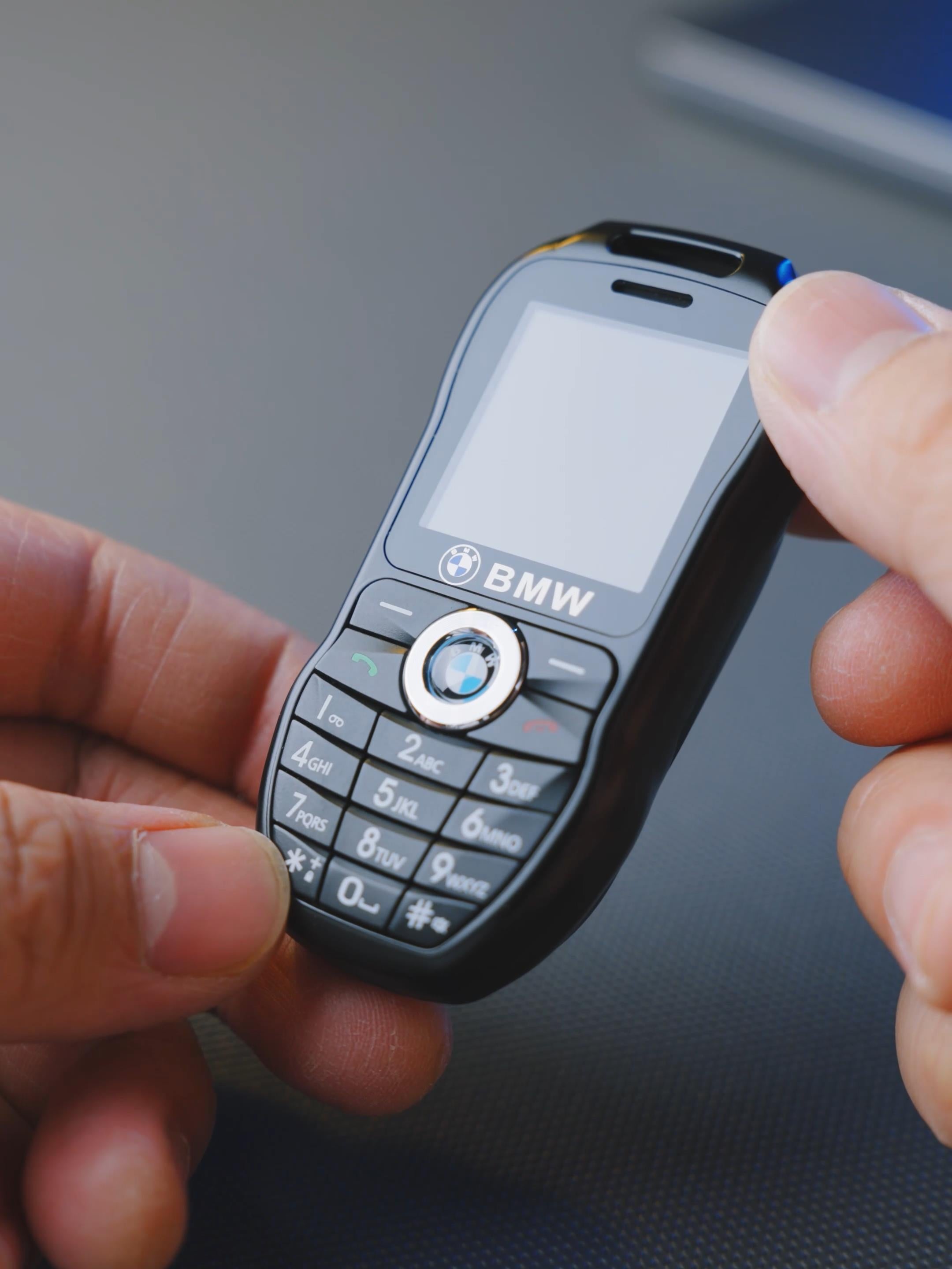 Mini téléphone portable style BMW clé de voiture Double sim