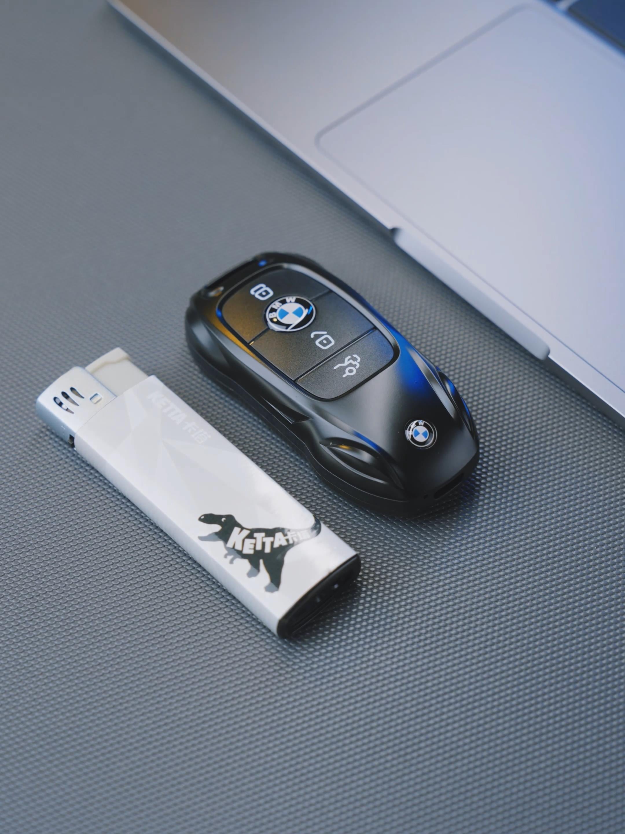 Mini téléphone portable BMW style clef de voiture Double sim 2G